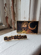 Load image into Gallery viewer, Serration &quot;Statue &amp; Logo&quot; Lapel Pin
